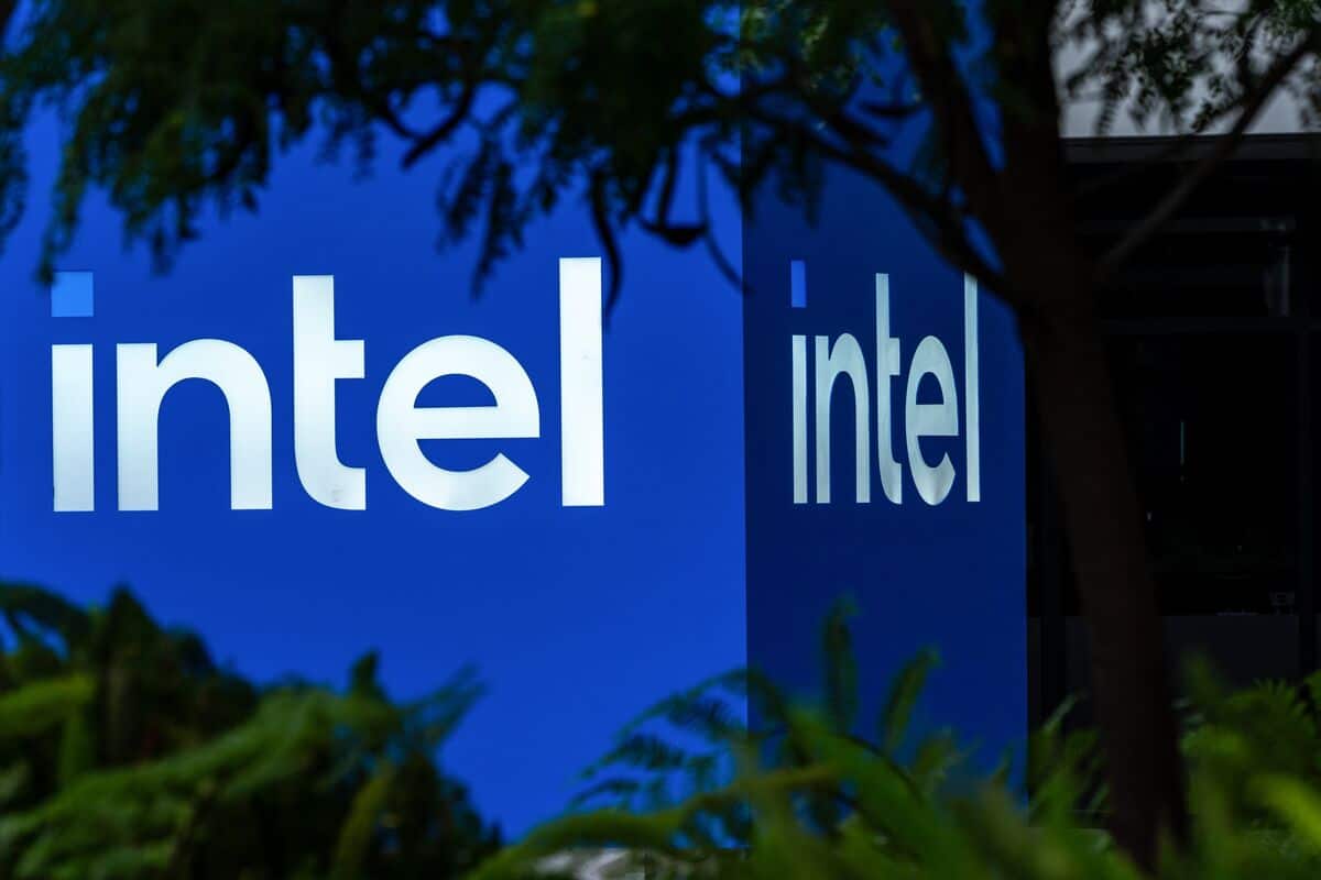 Intel Faces Headwinds Despite Expected Strong Earnings