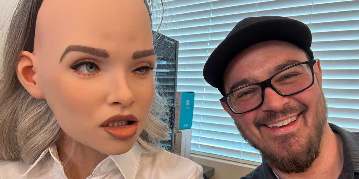 Humanoid robot with silicone flesh tells jokes that feel surprisingly human