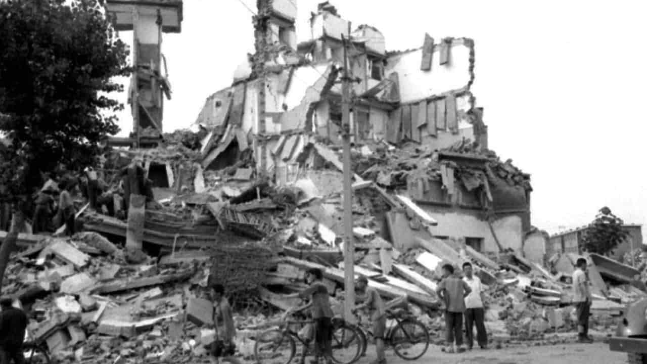 1976 Tangshan earthquake killed over 240,000 people