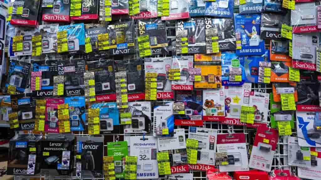 AI boom to sustain Hong Kong export surge, lift GDP outlook