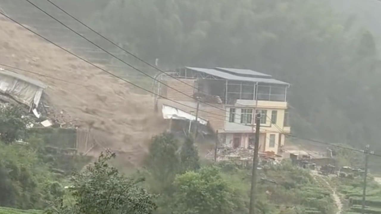Typhoon Saudel triggers fatal landslide in central China