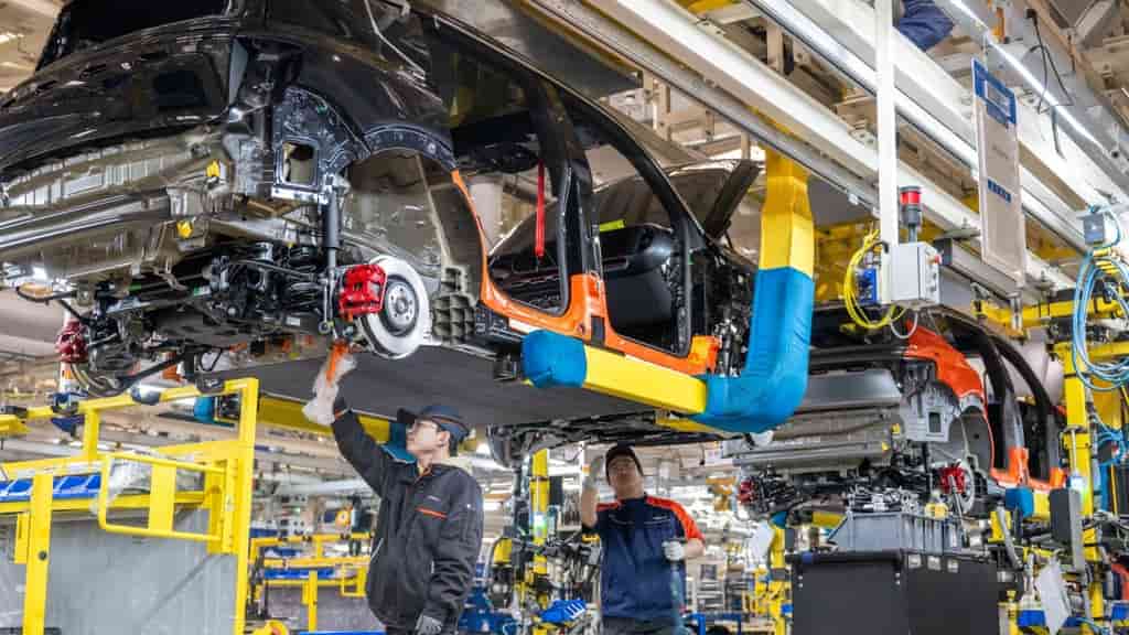 Chinese Carmakers Target Hybrid Market After EV Dominance