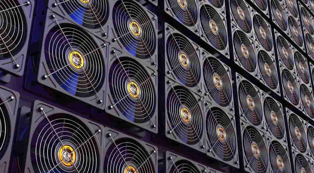 Bitcoin supply overhang grows as institutional demand falls