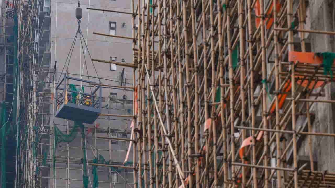 Tai Po fire inquiry panel recommends phasing out bamboo scaffolding