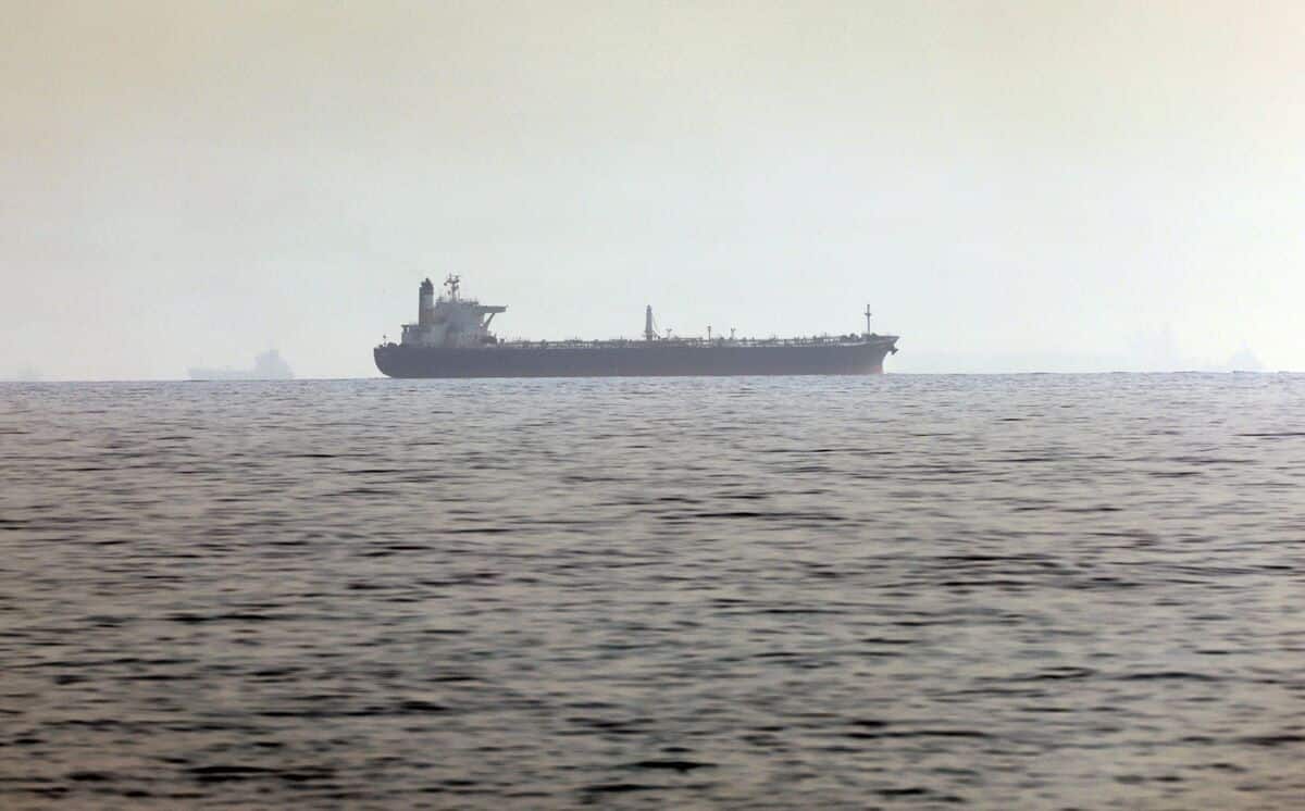 Three Oil Supertankers Exit Strait of Hormuz Amid Fragile Ceasefire