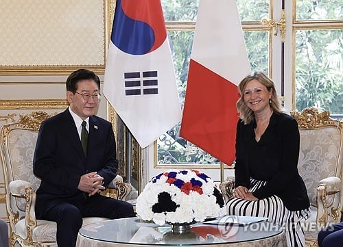 South Korean President Lee Meets French National Assembly Speaker