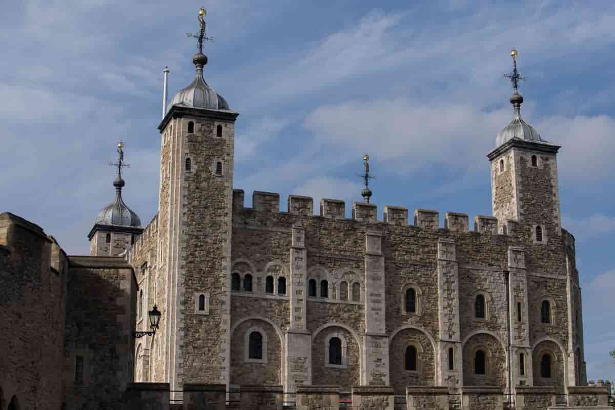 Tower of London heritage row threatens London skyscraper plans