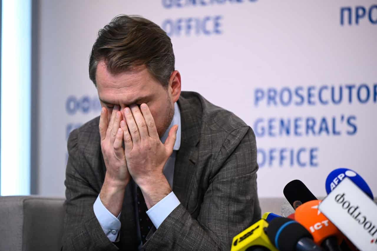 Ukraine parliament dismisses prosecutor general amid corruption probe