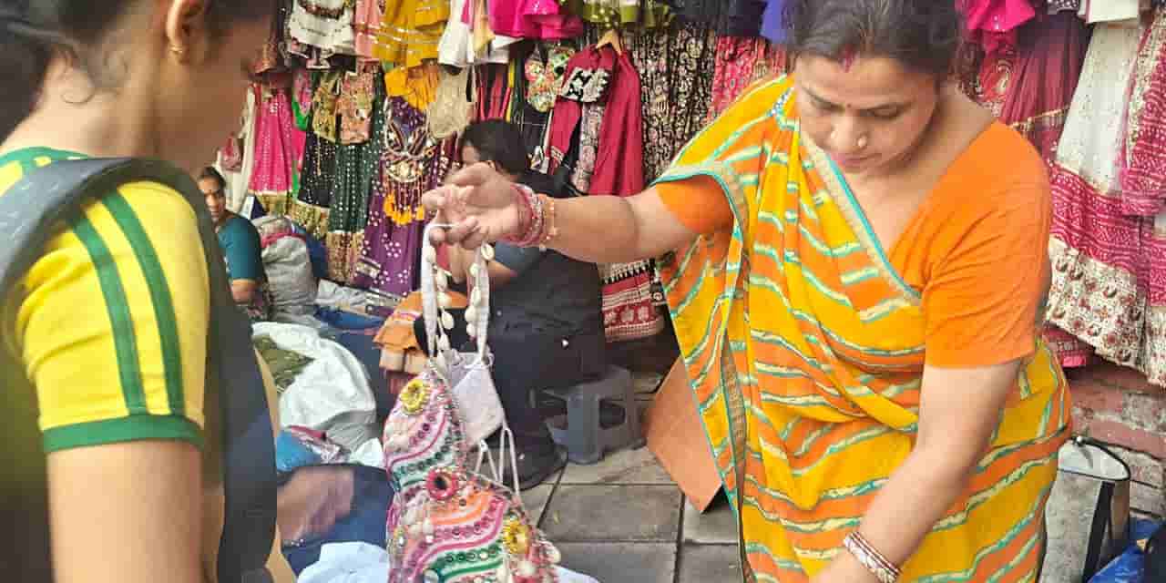 India protests disrupt festive sales, traders report $42 million daily risk