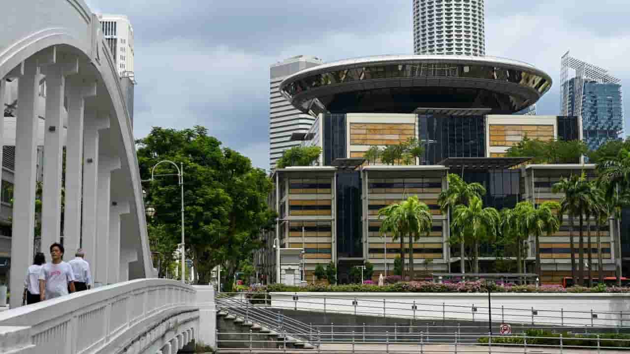 Singapore Lawyers Face Intense Pressure, Leading to High Attrition