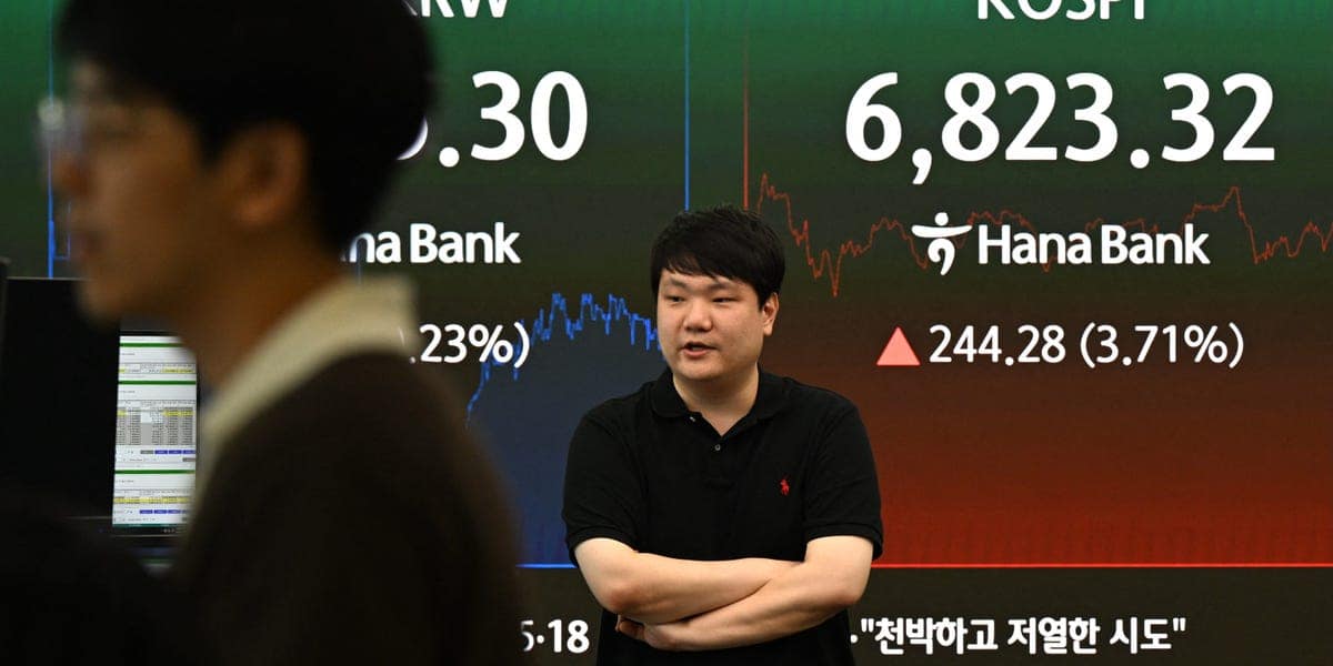 South Korea's AI stock rally cools as investors seek broader tech exposure