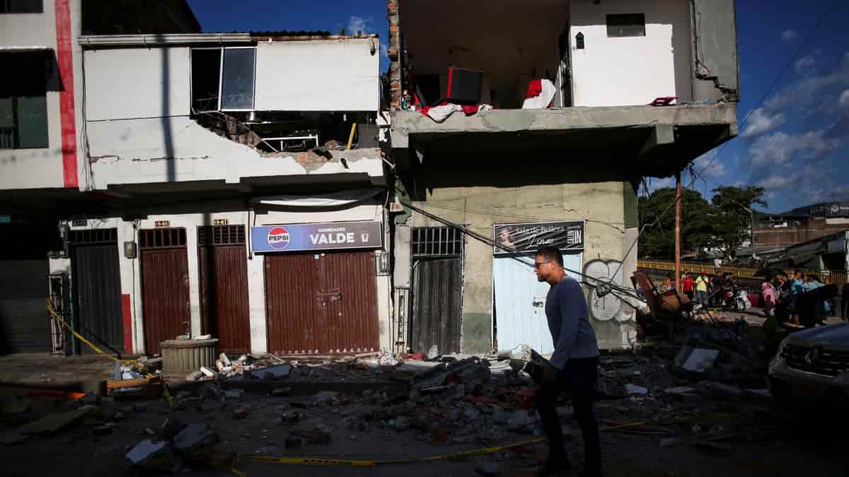 Colombia quake death toll tops 200 as rescuers search for survivors