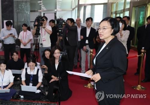 New Prime Minister Vows to Align Government with Private Sector Pace