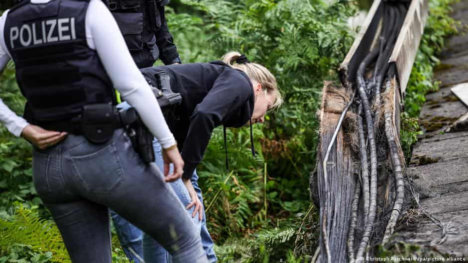 German police investigate suspected explosive device on rail tracks