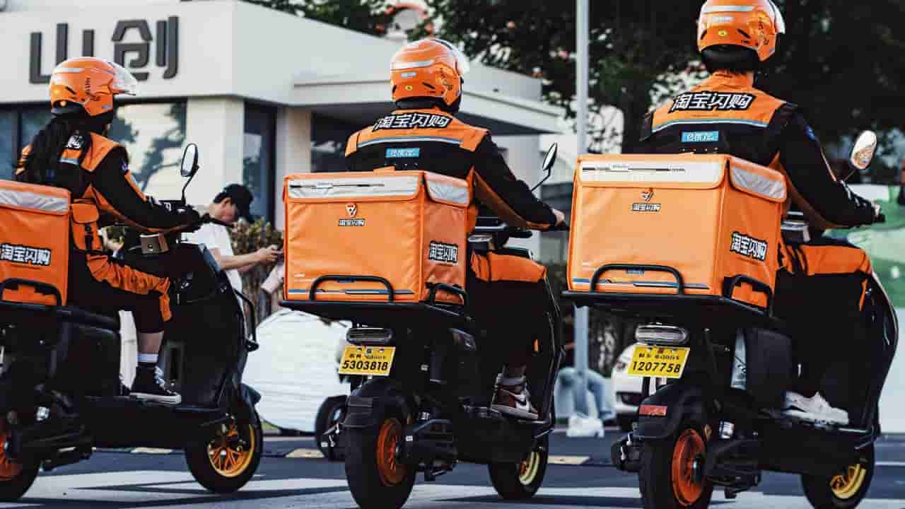 China delivery driver uniform wins top European design prize
