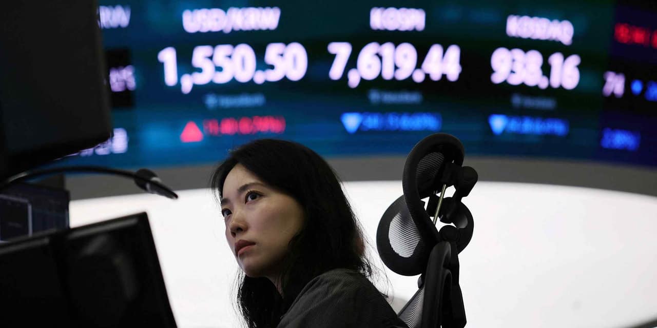 Asian stocks choppy as chip slump, Iran tensions weigh