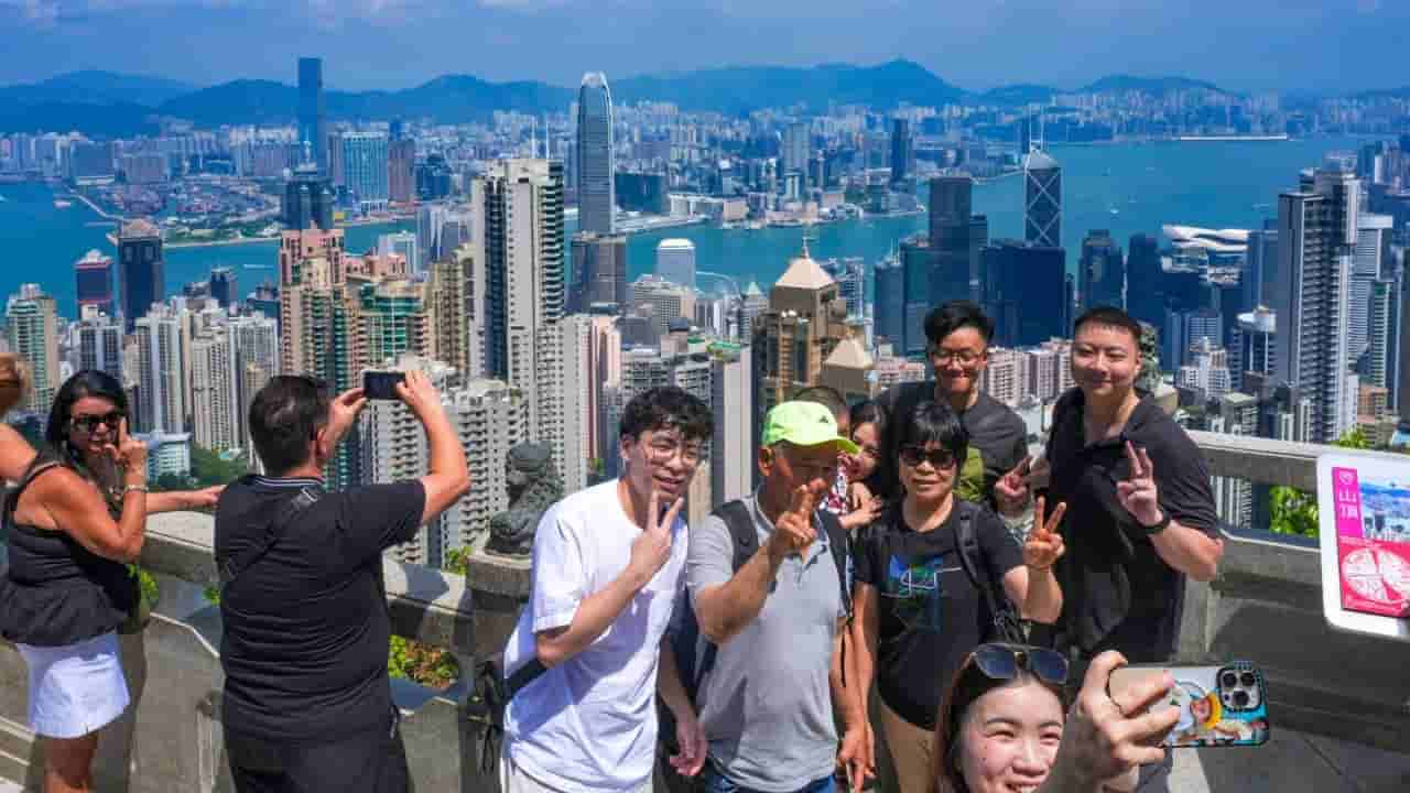Hong Kong sees 440,000 mainland arrivals over Mid-Autumn weekend
