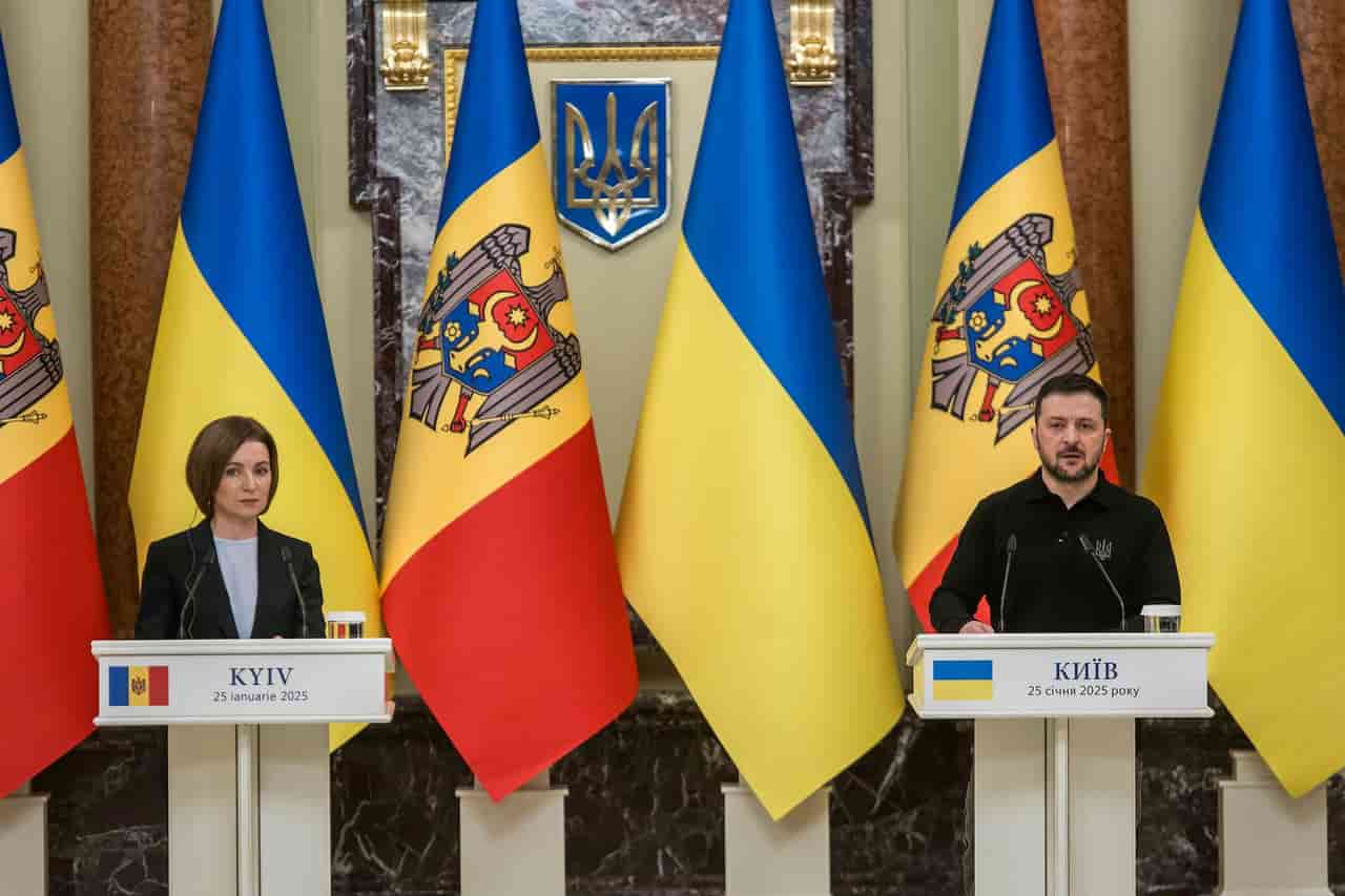 Zelensky visits Moldova amid airspace violations
