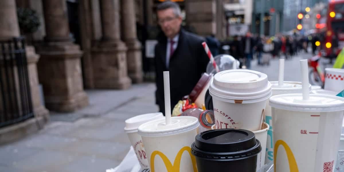 S&P 500 Shifts Focus From Consumer Goods to AI Infrastructure