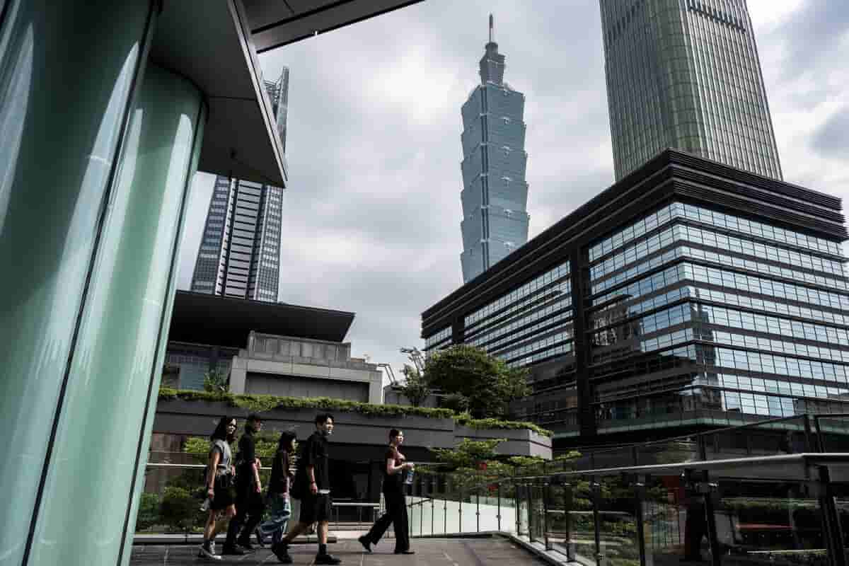 Taiwanese Investors Pile Into Stocks Amid AI Boom, Fueling Debt-Fueled Rally