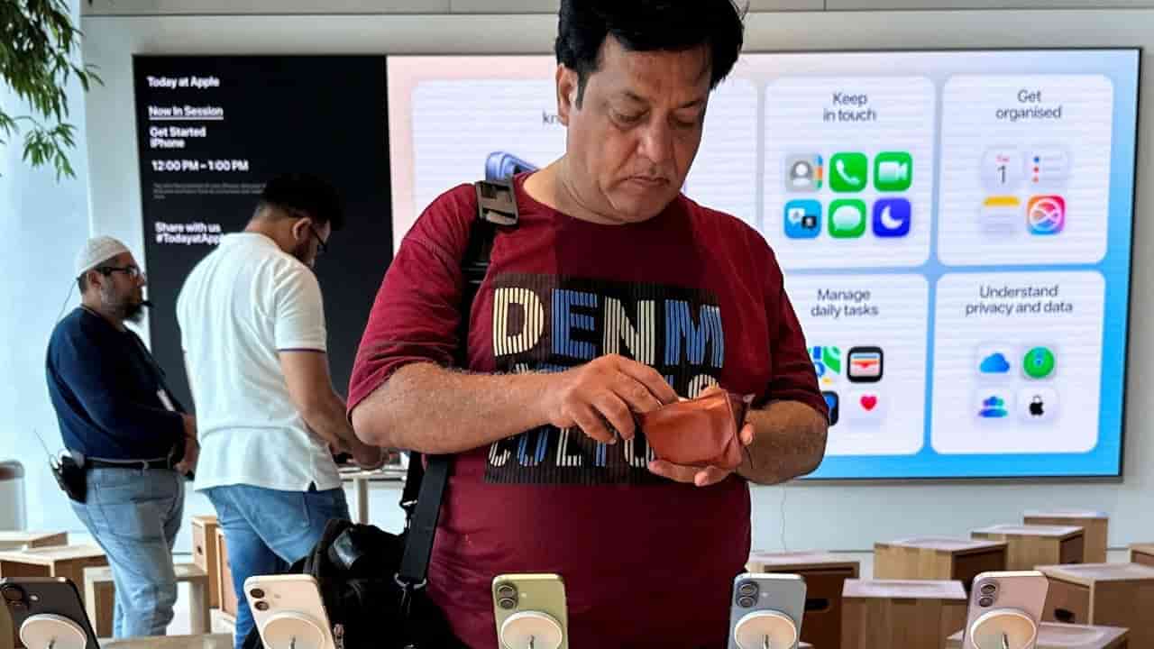 India's iPhone craze sparks debate on affordability and consumer debt