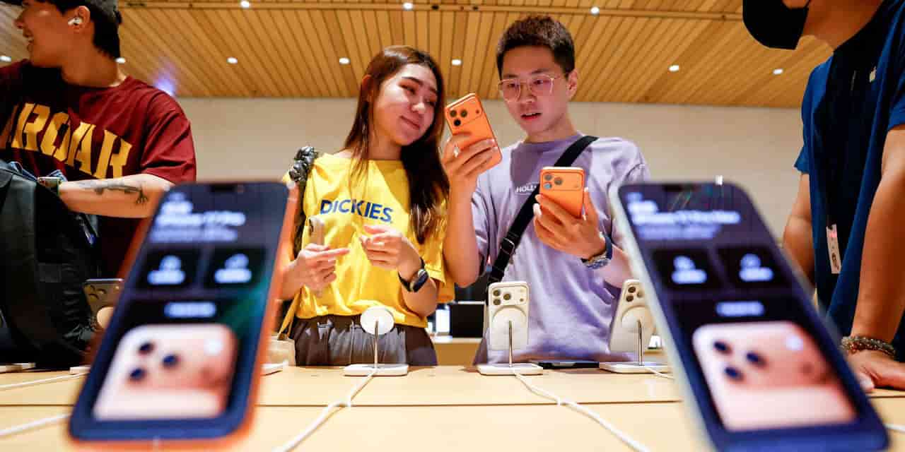 Apple Plans Ambitious iPhone Launch Amid Component Shortages