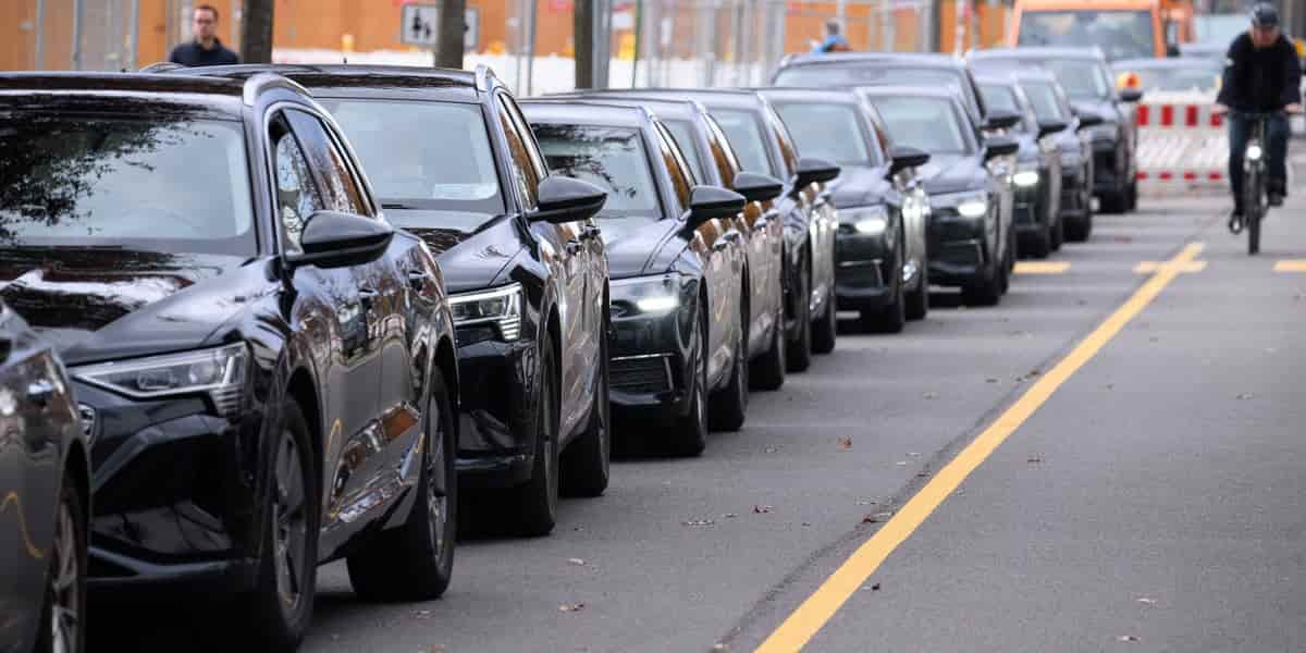 Chauffeur says tips are essential to earnings, not base pay