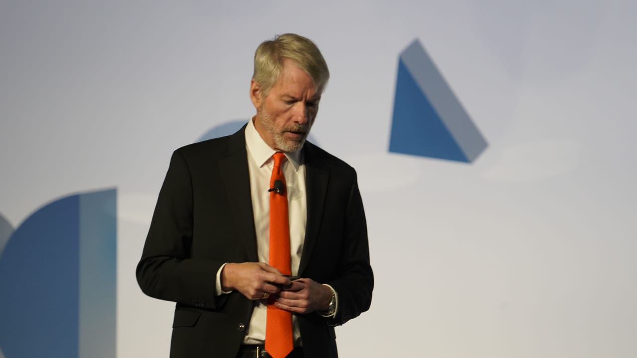 MicroStrategy's Bitcoin Strategy Under Scrutiny Amidst Significant Losses and Sales