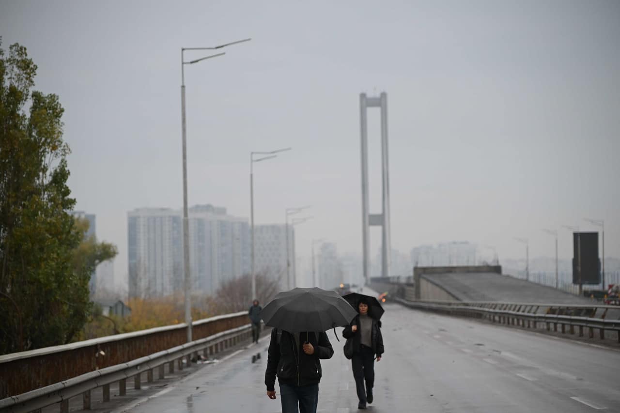 Kyiv plans water crossings amid escalating Russian bridge strikes