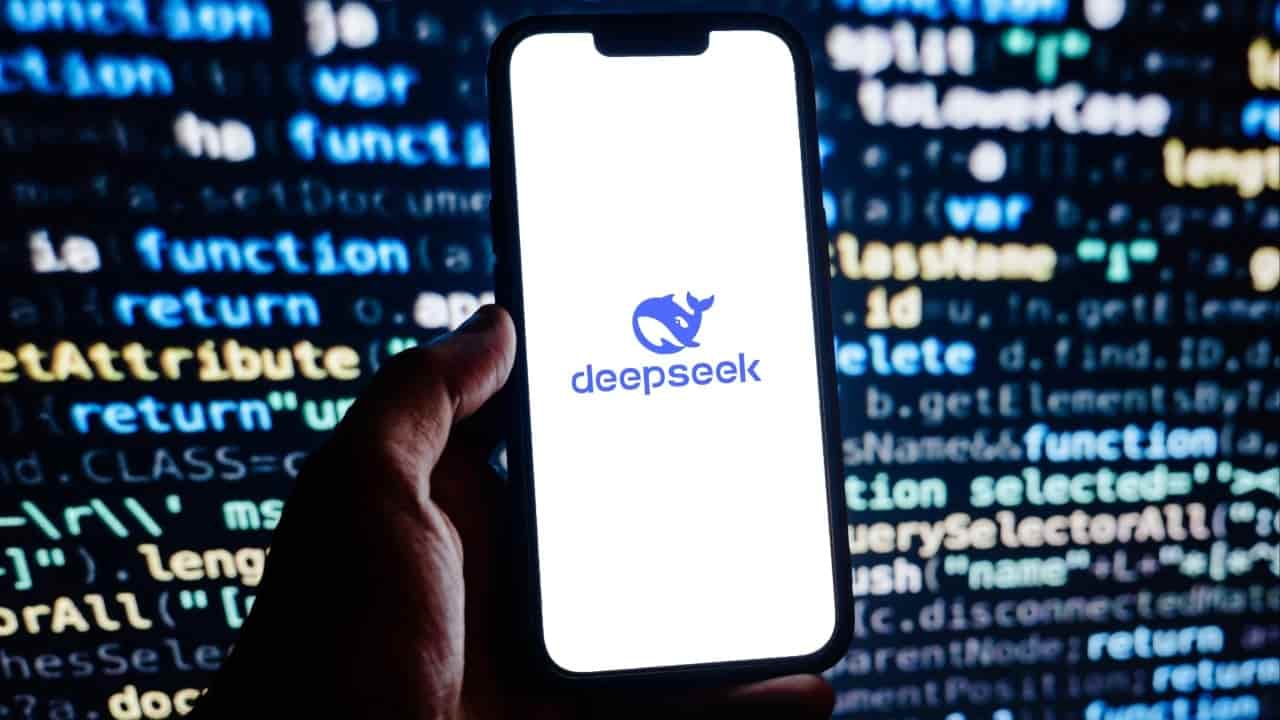 DeepSeek offers user refunds after major outage