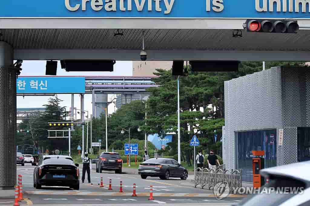 POSCO workers stage second partial strike over wage demands