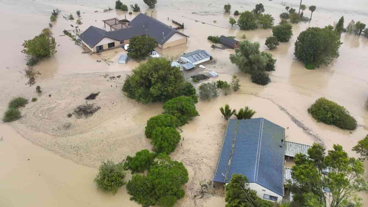 New Zealand homes offer bargains amid flood risk