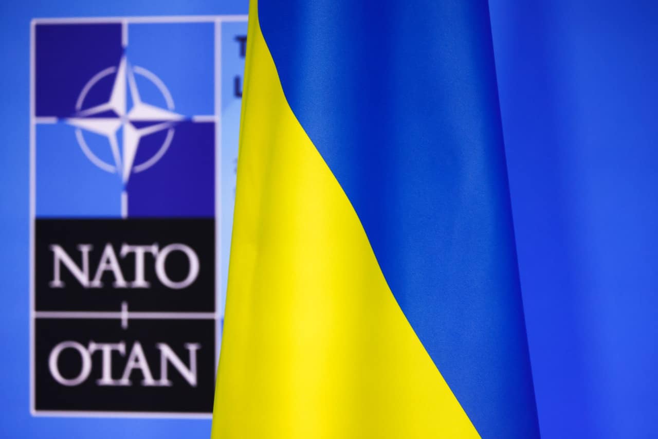 Ukrainians Favor EU, NATO Membership Despite Domestic Frustration, Survey Finds
