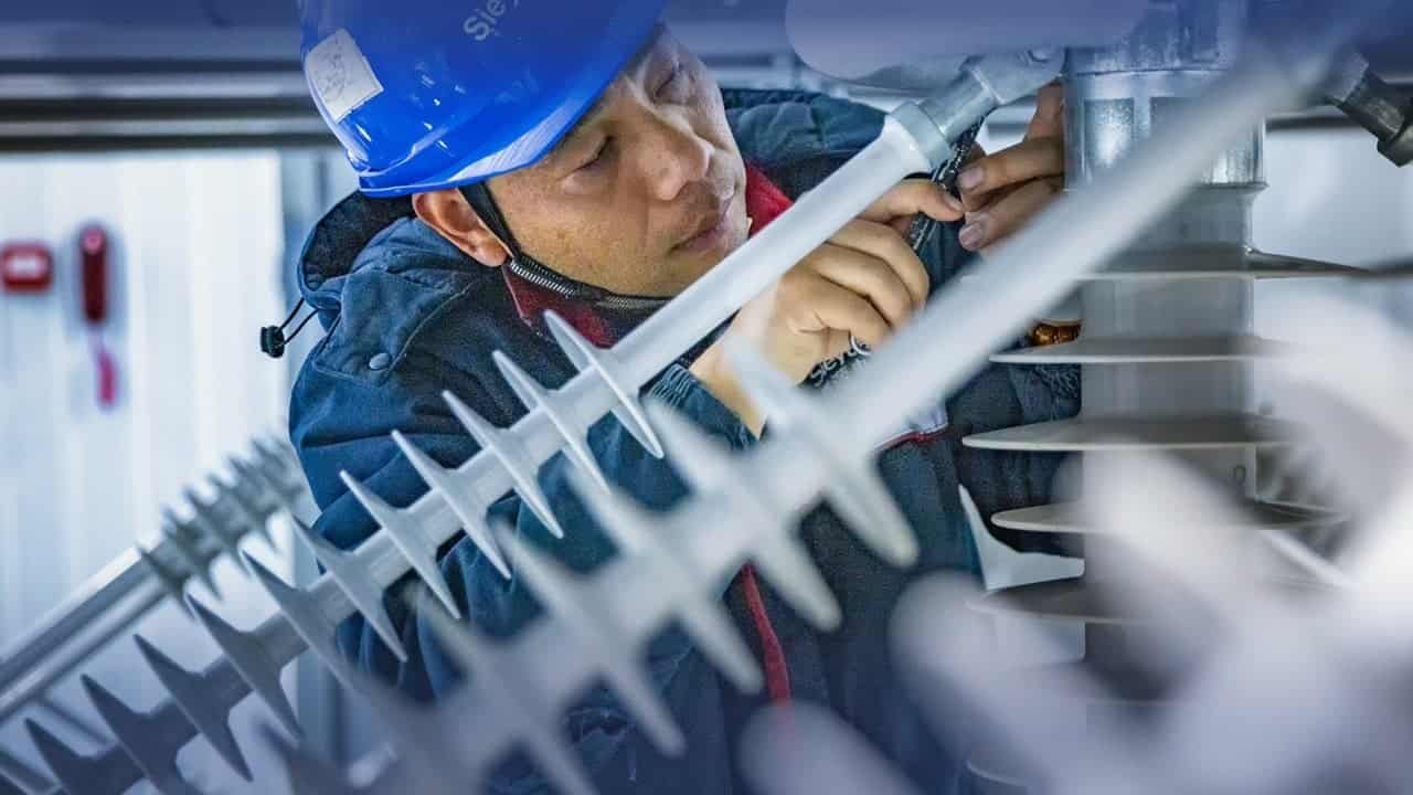 Chinese power stocks fall after US grid ban
