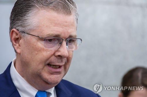 Ex-U.S. official urges South Korea to diversify chip sector amid Hormuz disruptions