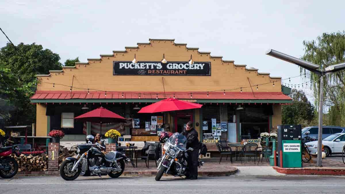 Puckett's Restaurant closes two locations amid economic pressures