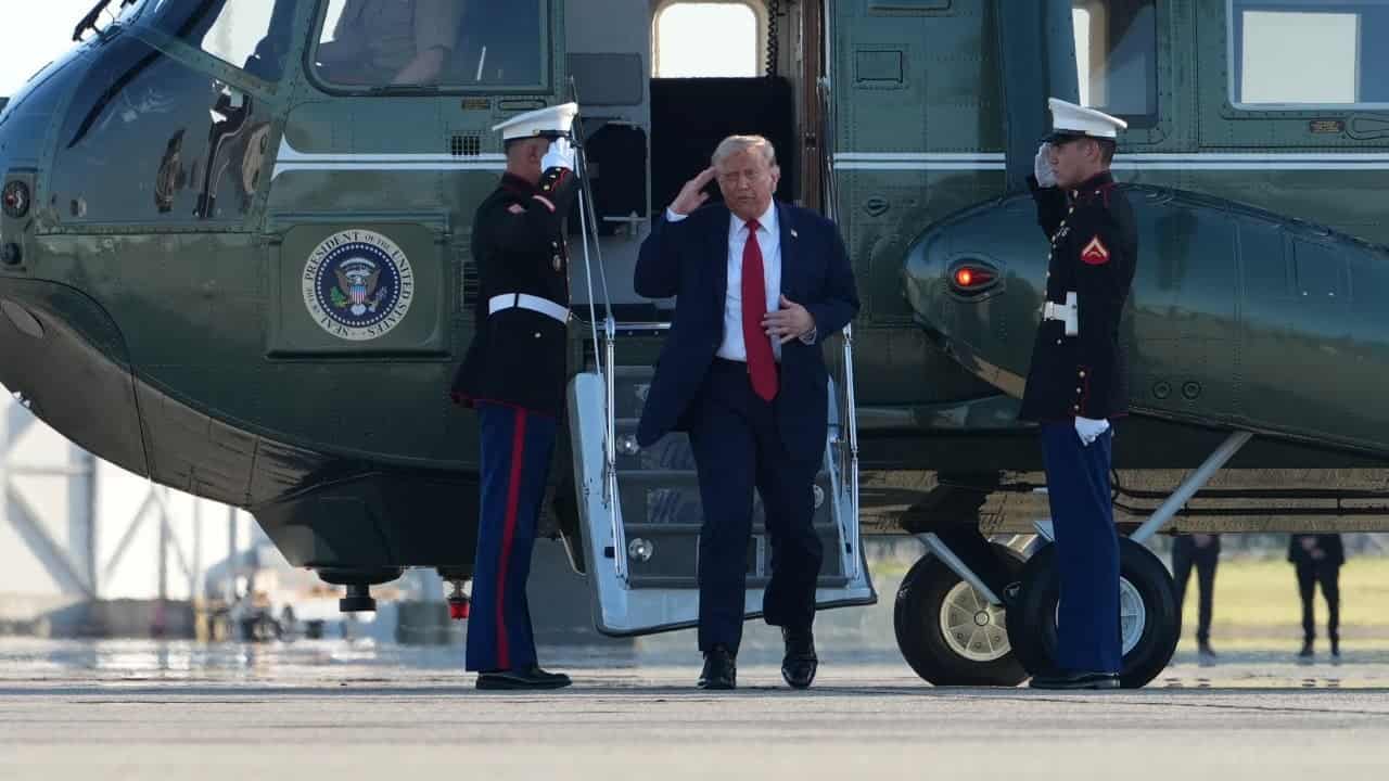 Trump Oversees White House Helipad Construction