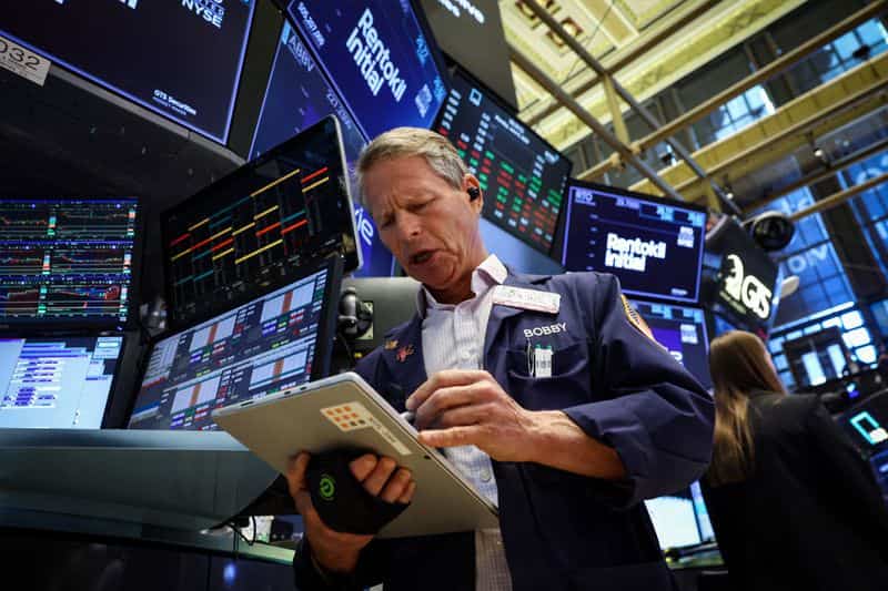 Asian stocks gain, oil slips as Iran talks progress