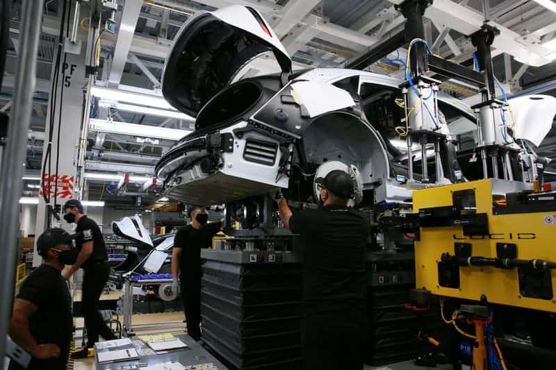 Lucid cuts 18% of US workforce, COO departs in restructuring