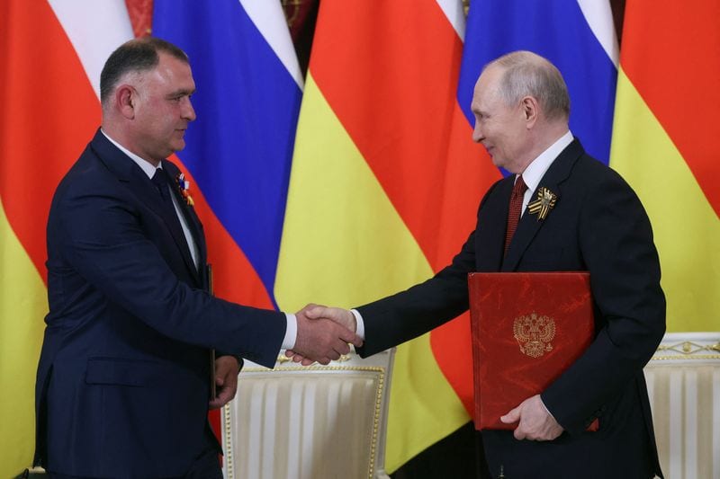 Leader of Russia-backed Georgian region resigns to advise Putin
