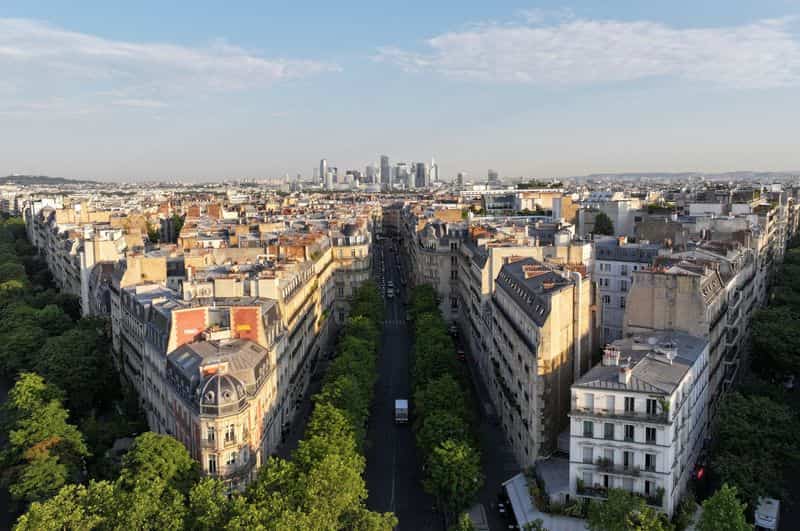 France's debt burden risks market confidence, audit office warns