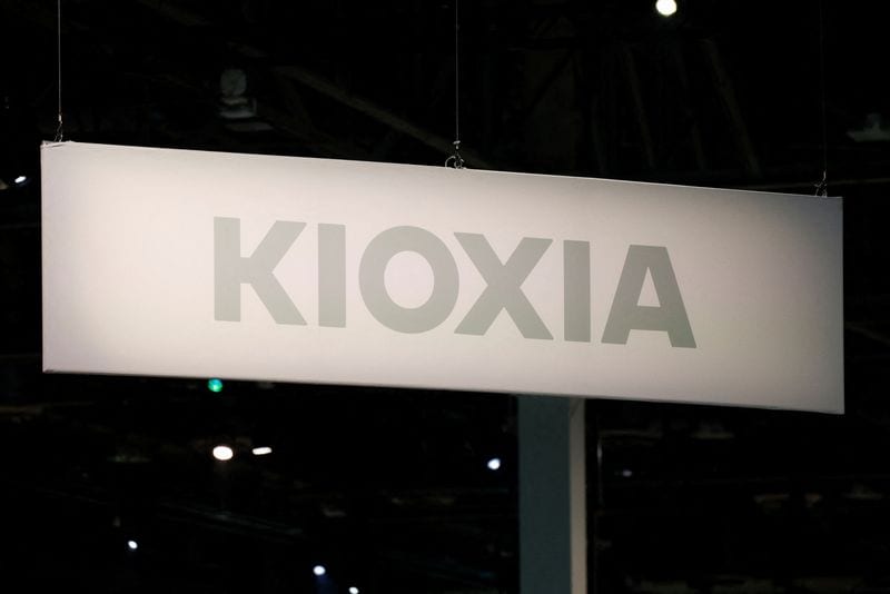 Kioxia Shares Fall 12% Amid AI Stock Selloff