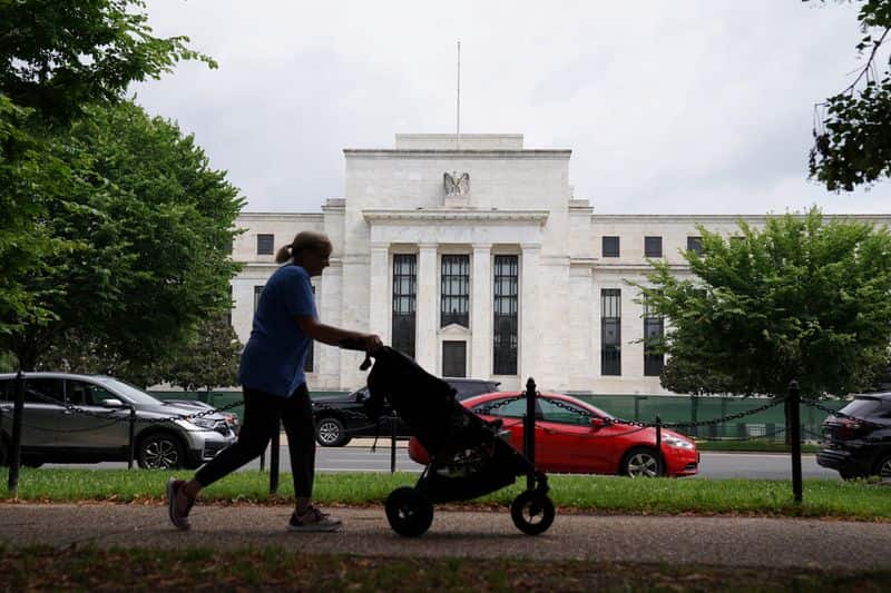 US equity funds see $3.53B weekly outflows amid tech sector concerns