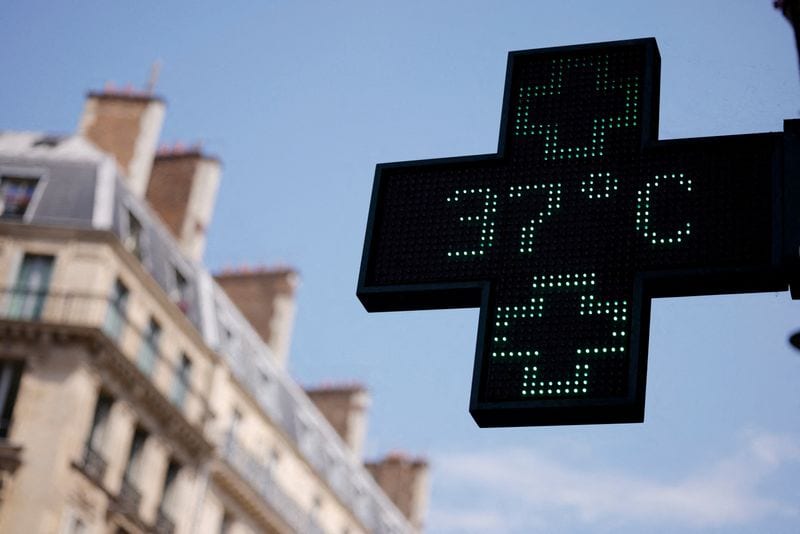 French city dwellers seek refuge from heatwave in hotels