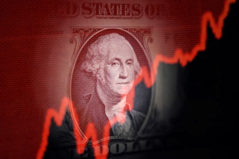 Sovereign Investors Pivot to Energy Assets, Flag Dollar Concerns