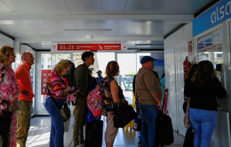 Spanish NGOs urge migrants to apply for regularisation before deadline