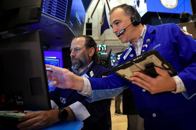 US stock futures flat as strong quarter concludes
