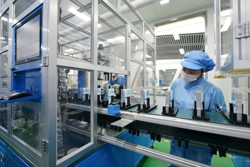 Japan's business sentiment improves for fifth straight quarter