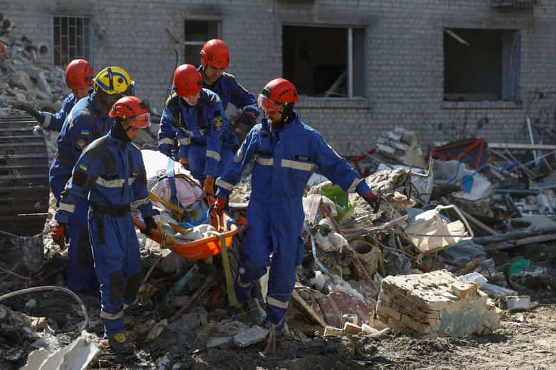 Kyiv's volunteer rescuers aid civilians after Russian strikes