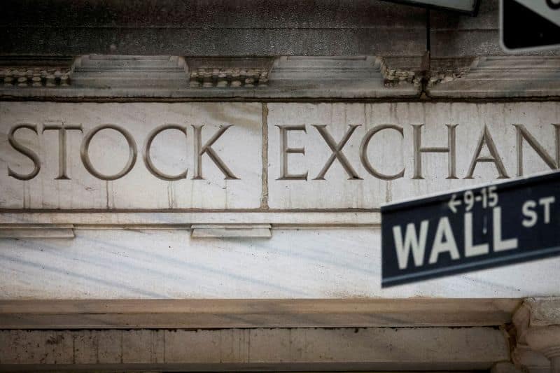 Investors eye Fed minutes, earnings for rate clues amid tech stock wobble